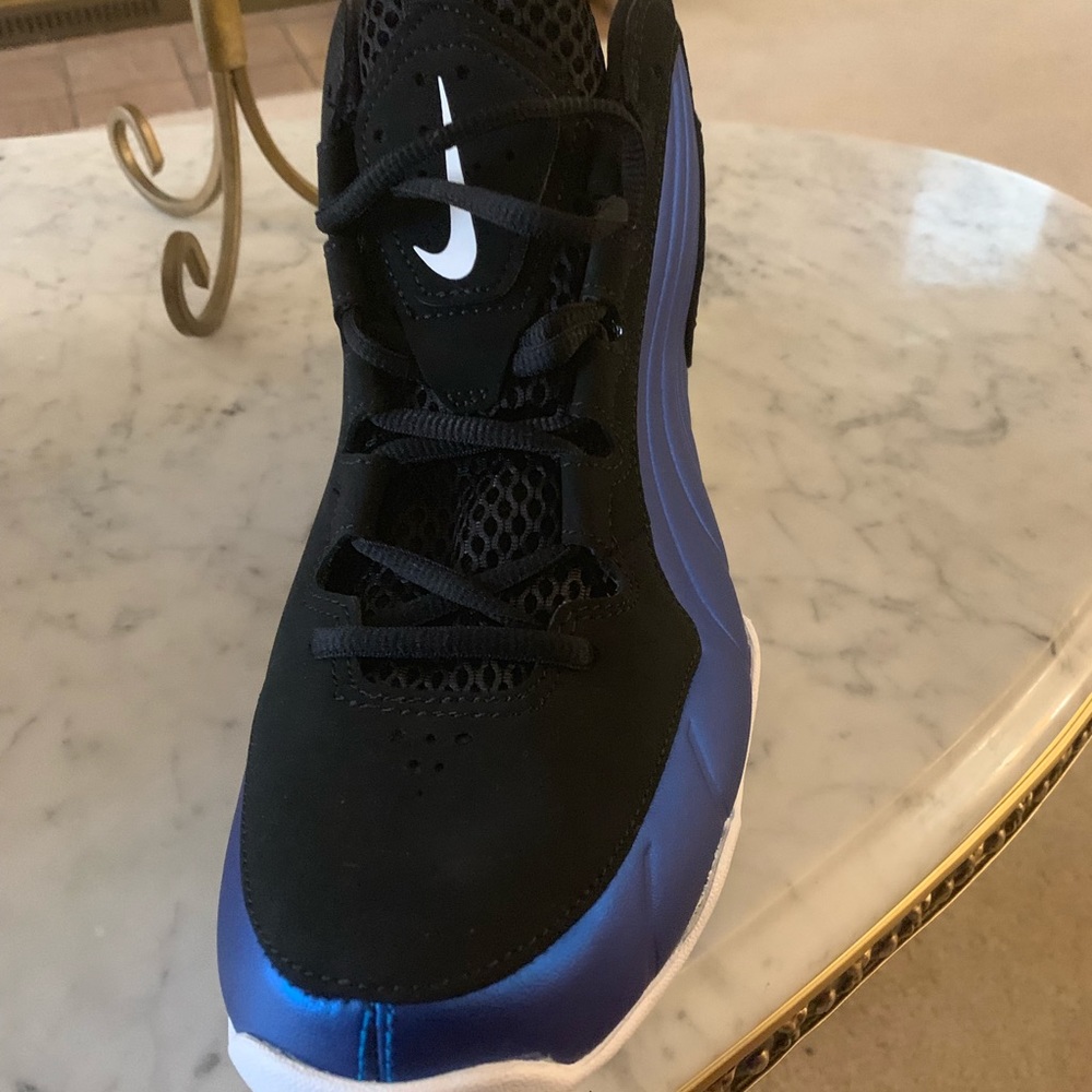 Nike - Picture 2 of 3